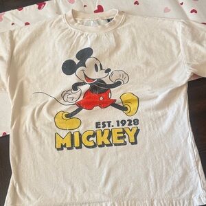 Zara kids Mickey Mouse T Shirt
Size 7/8 years
EUC- worn once
Unisex